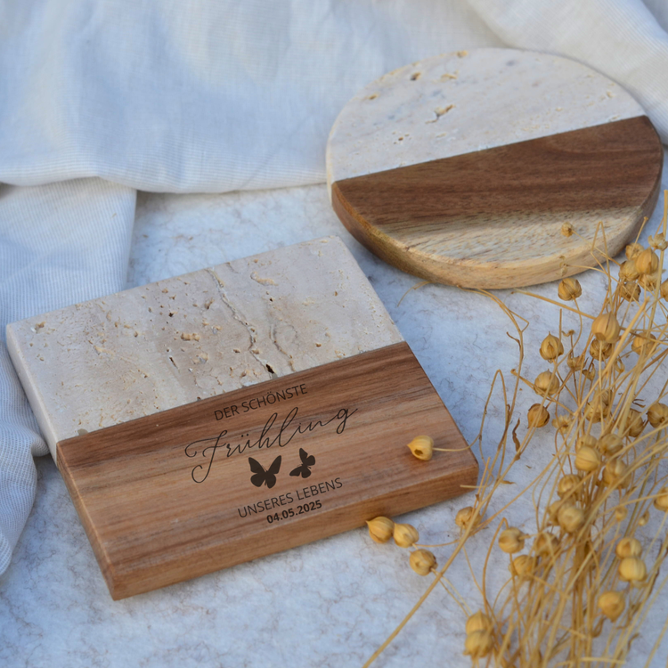 Individuell gravierte Hochzeit Untersetzer | Travertin/dunkle Marmor-Holz-Untersetzer | Handgefertigt | Hochzeit |Geschenk | Gastgeschenk