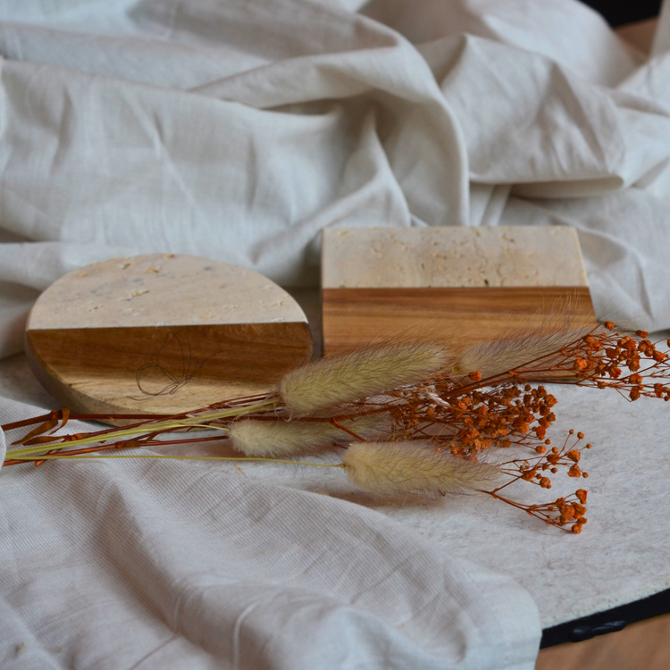 Aestetic gravierte Untersetzer | Travertin/dunkle Marmor-Holz-Untersetzer | Handgefertigt | Geschenk | Liebe | Herzchen