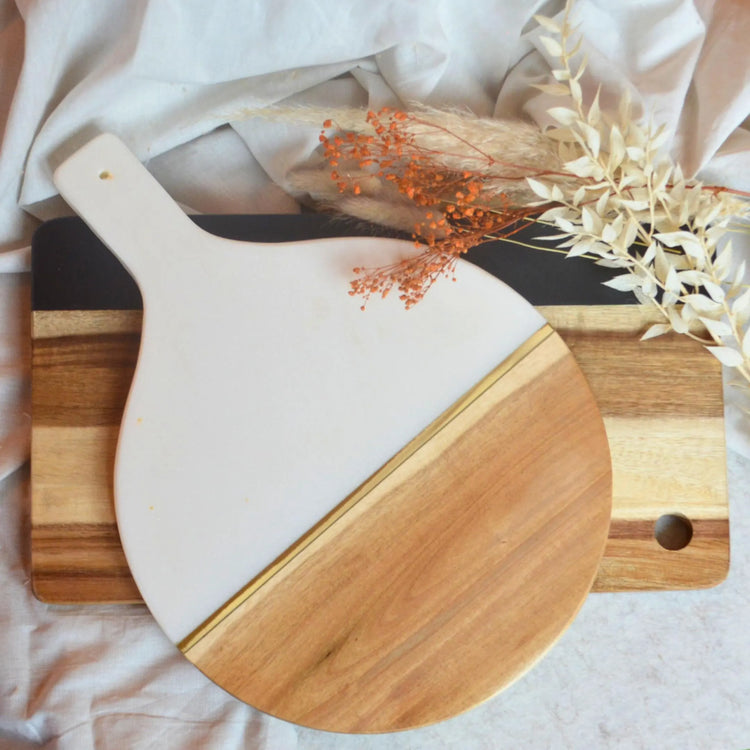 Personalisiertes Servierbrett in Marmor & Holz  | Handgefertigt | Geschenk | Einzug | Hochzeit | Eckiges Brettchen | Griff | Griffloch