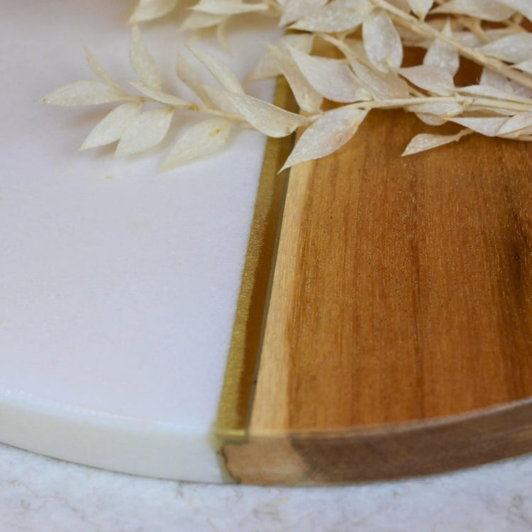 Personalisiertes Servierbrett in Marmor & Holz  | Handgefertigt | Geschenk | Einzug | Hochzeit | Eckiges Brettchen | Griff | Griffloch